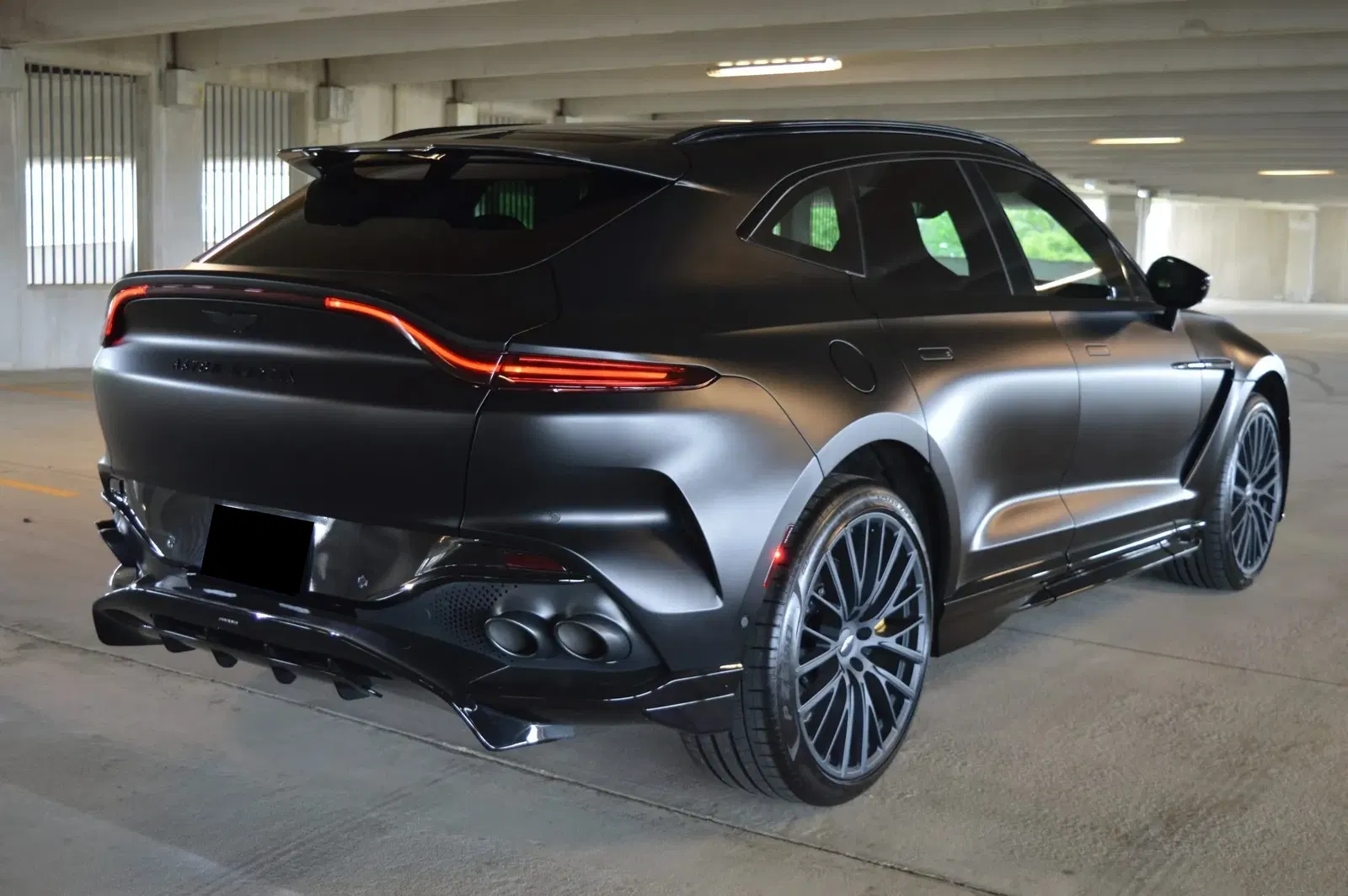 2023 Aston Martin DBX707