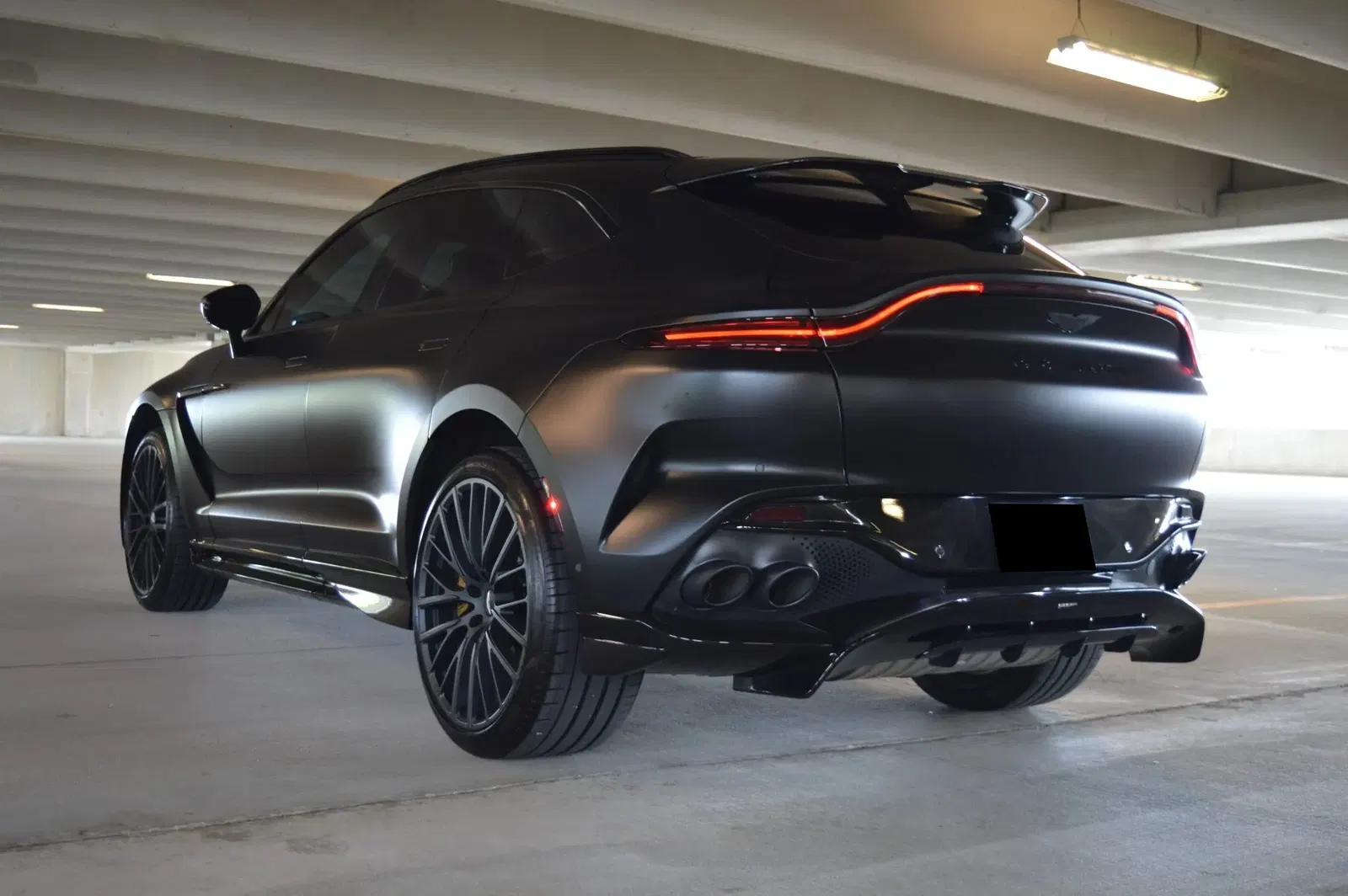 2023 Aston Martin DBX707