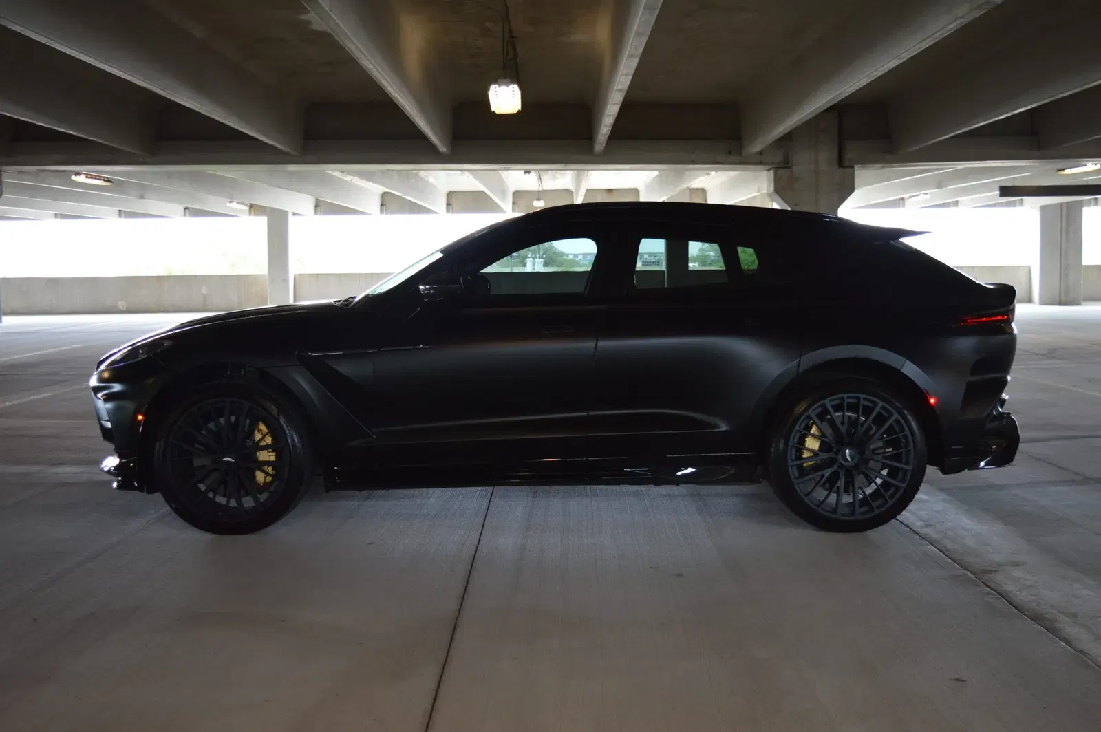 2023 Aston Martin DBX707