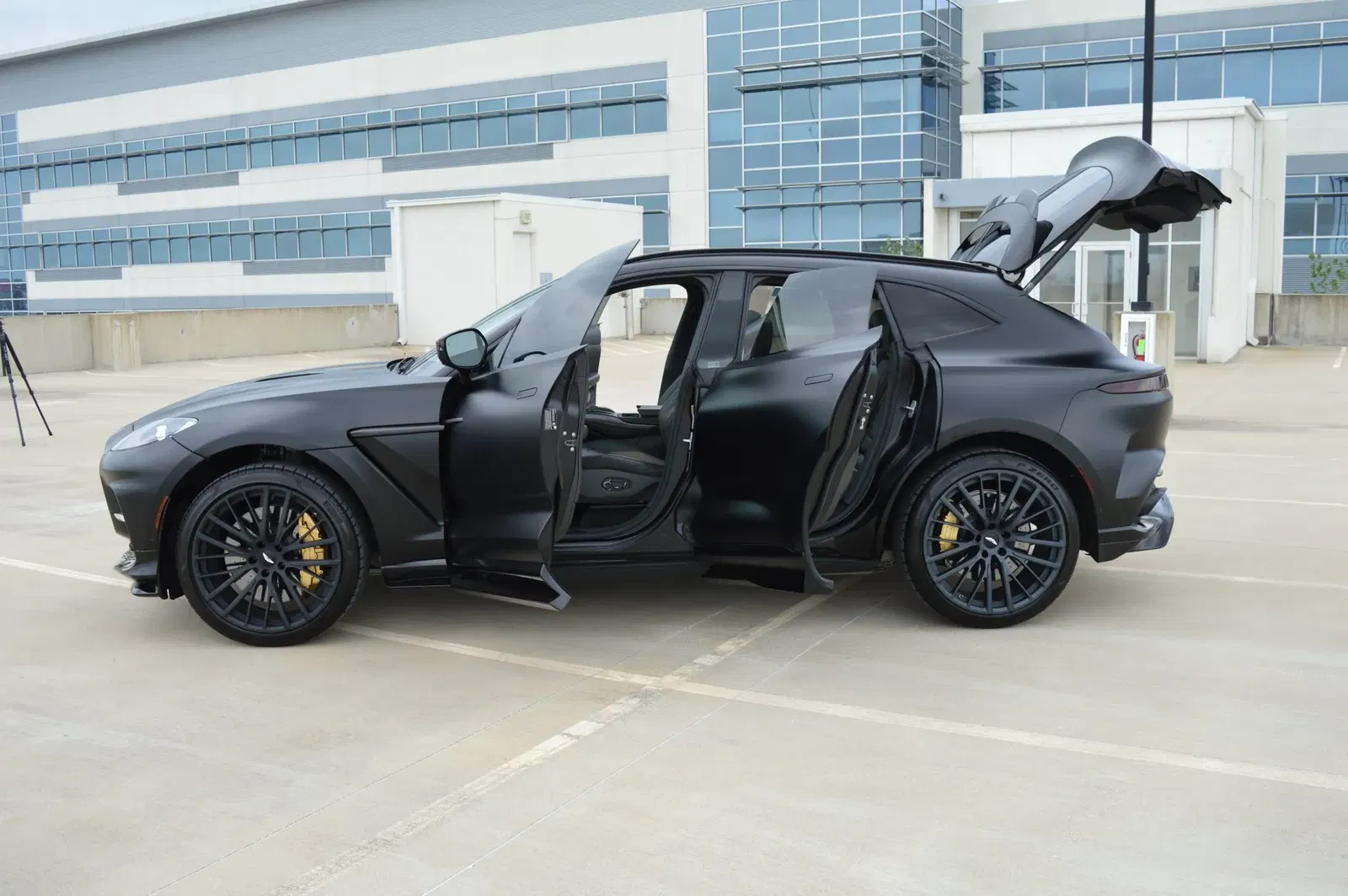 2023 Aston Martin DBX707