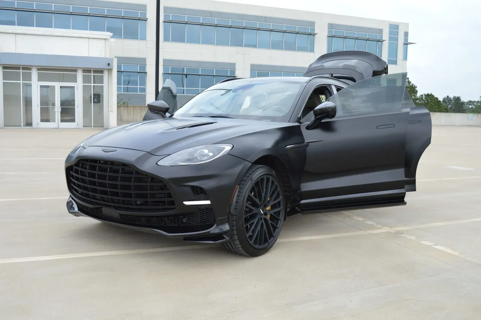 2023 Aston Martin DBX707
