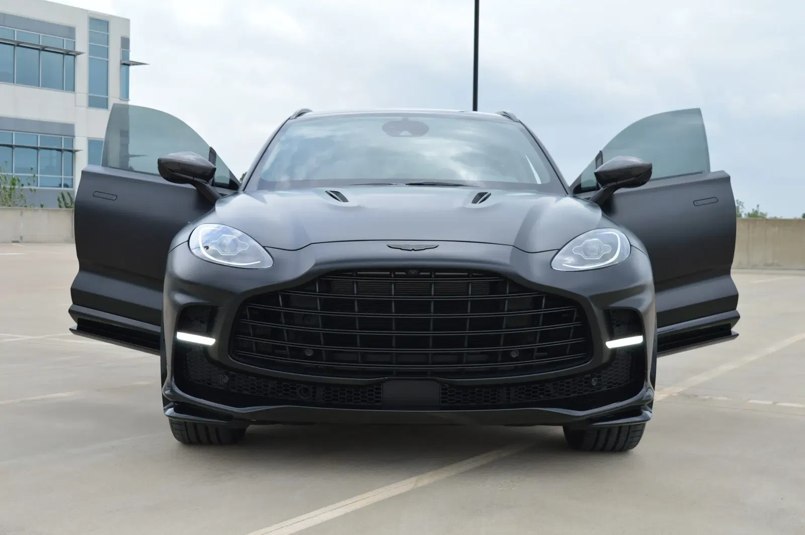 2023 Aston Martin DBX707