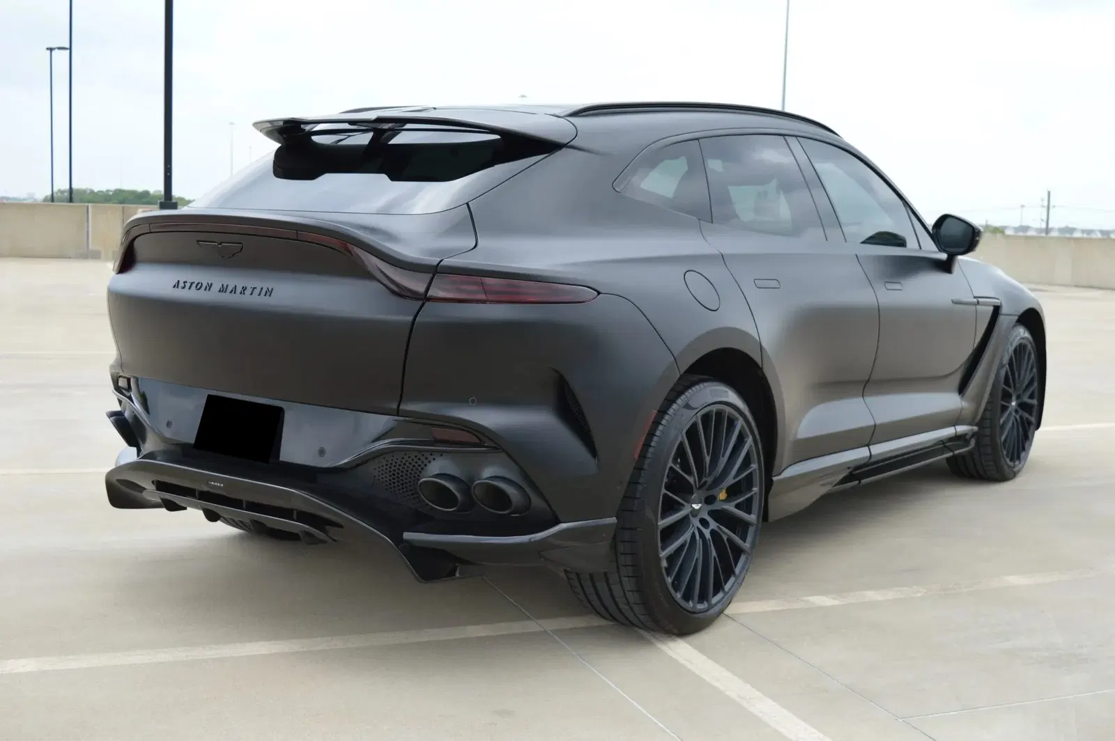 2023 Aston Martin DBX707