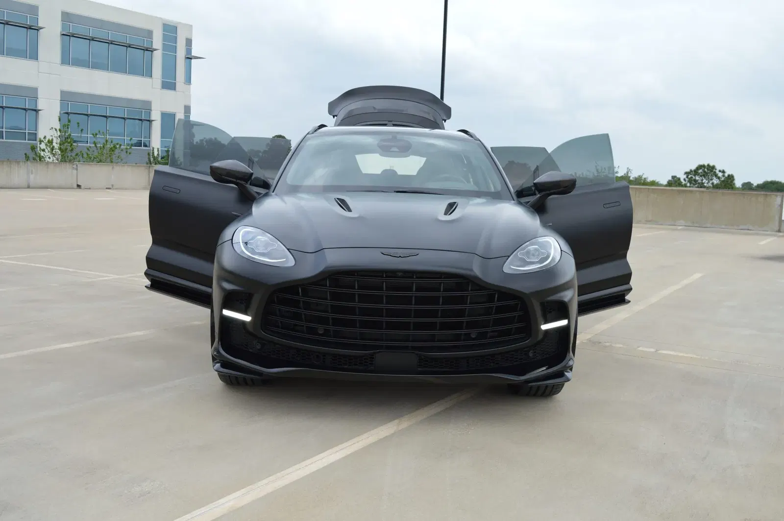 2023 Aston Martin DBX707