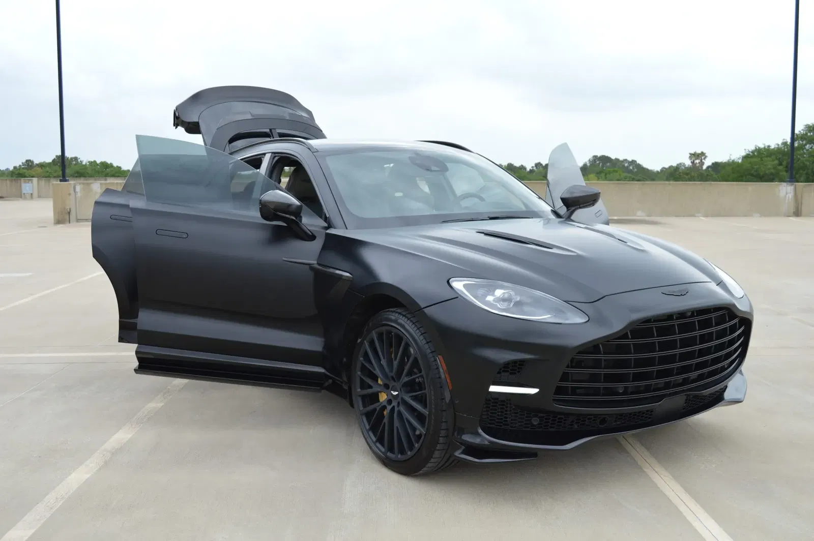 2023 Aston Martin DBX707