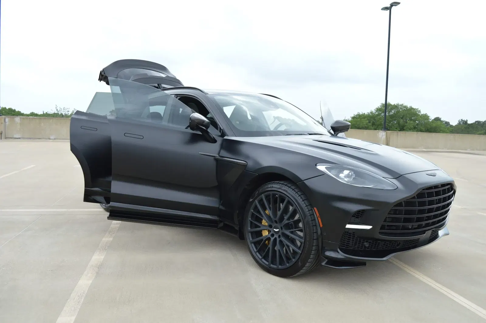 2023 Aston Martin DBX707