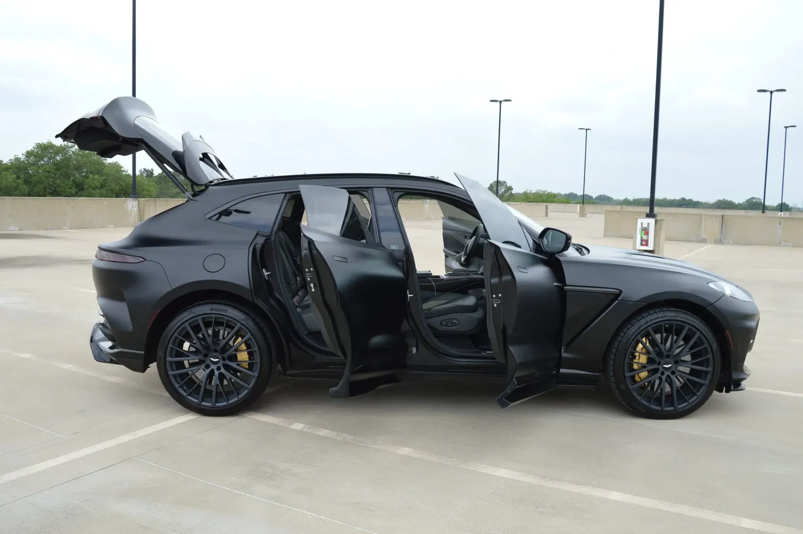 2023 Aston Martin DBX707