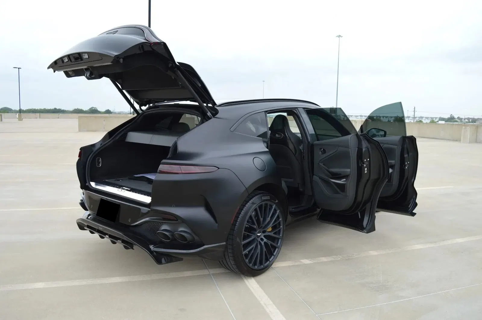 2023 Aston Martin DBX707
