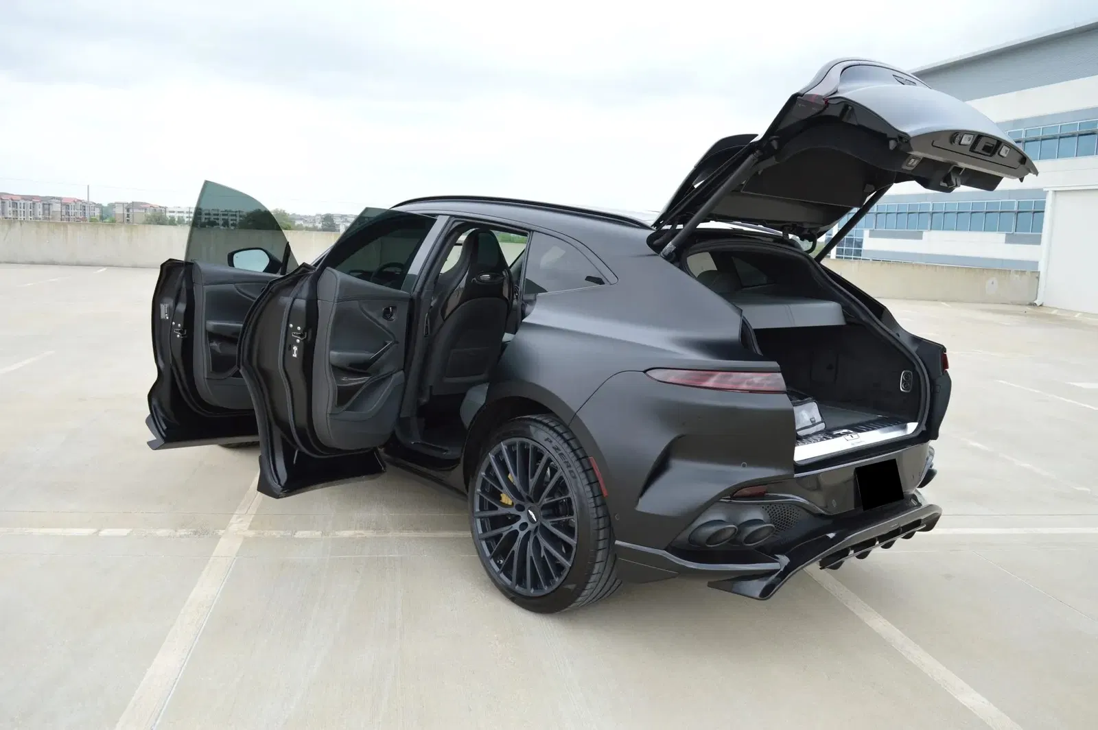 2023 Aston Martin DBX707