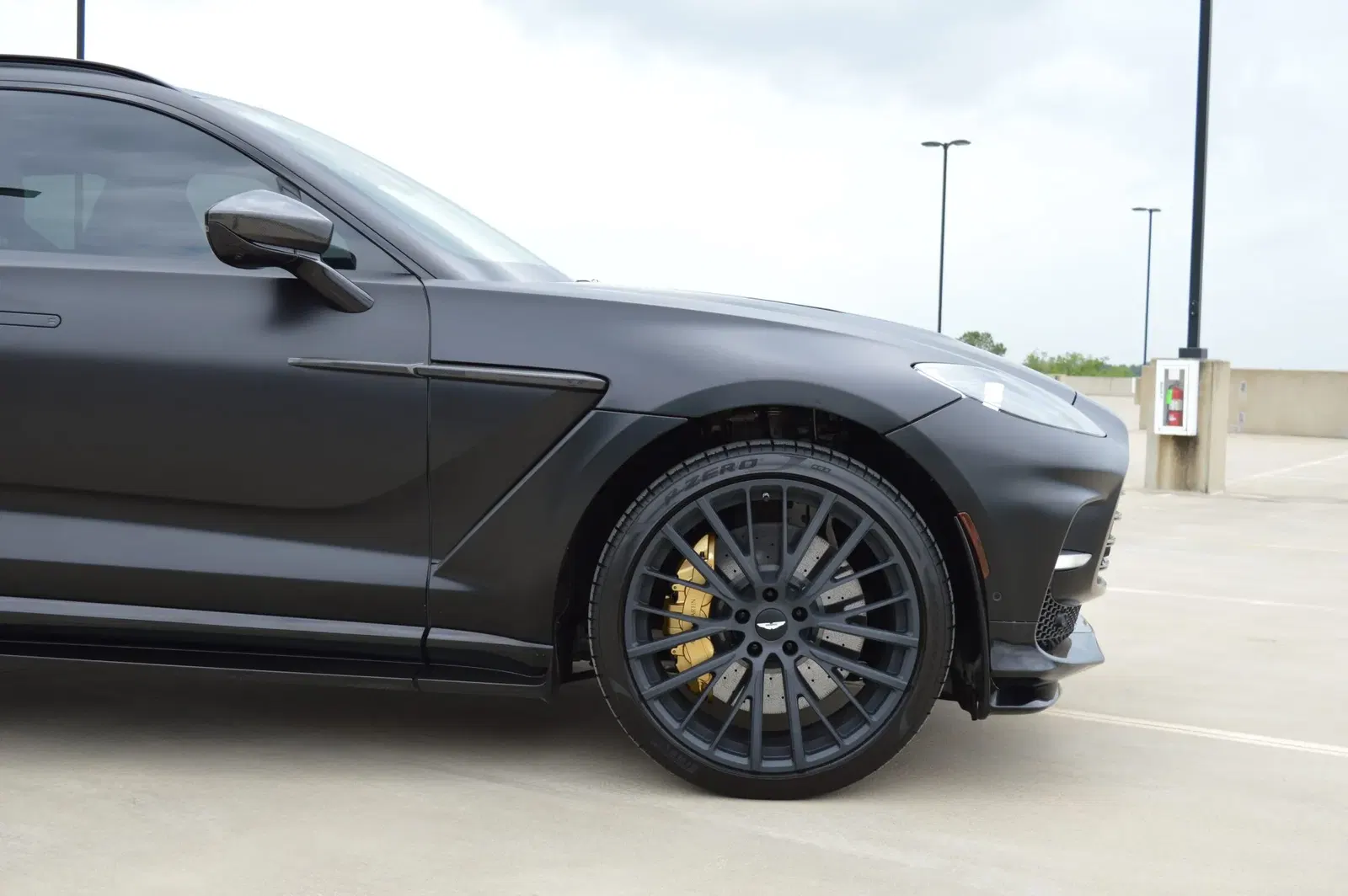 2023 Aston Martin DBX707