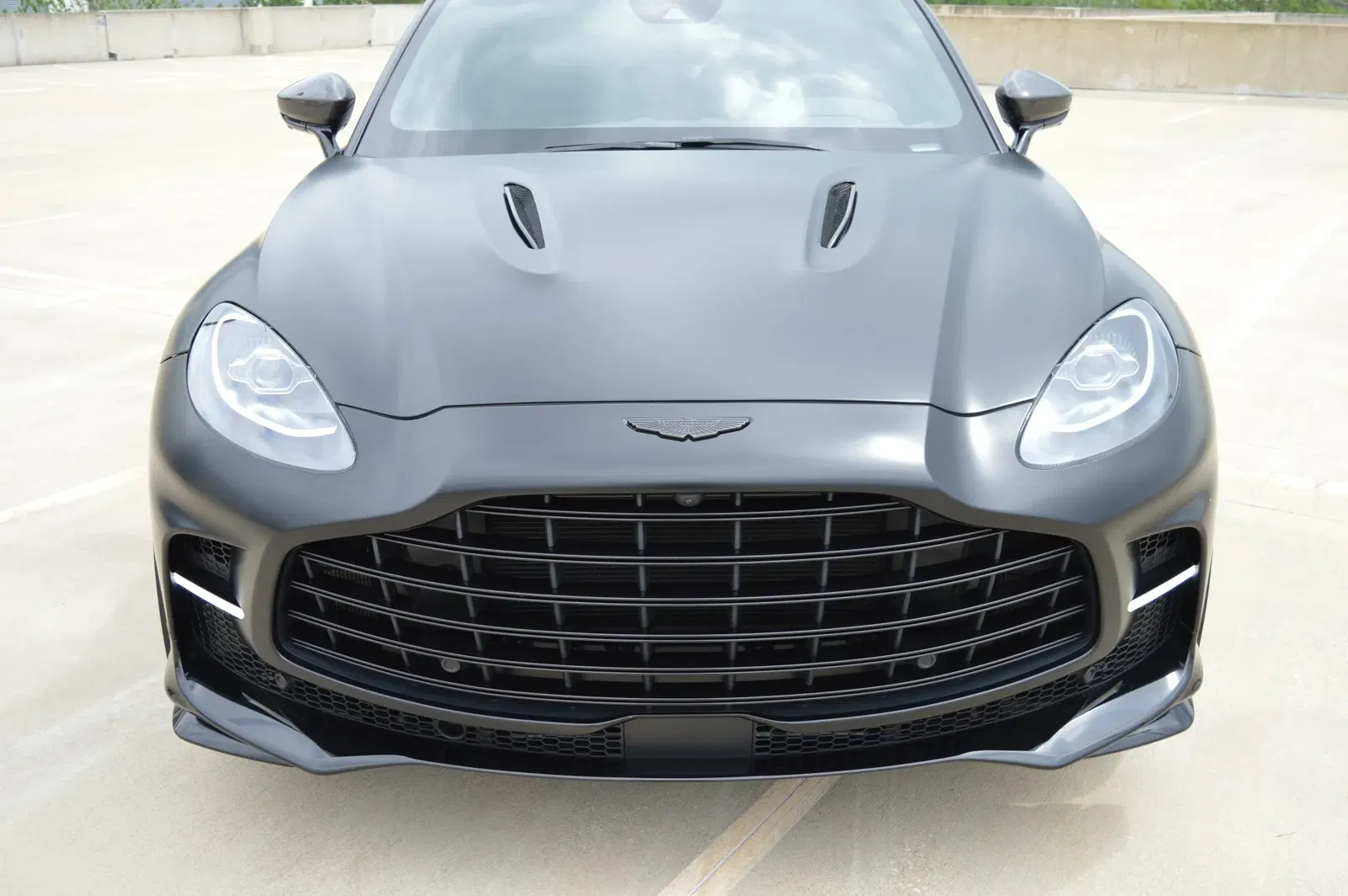 2023 Aston Martin DBX707