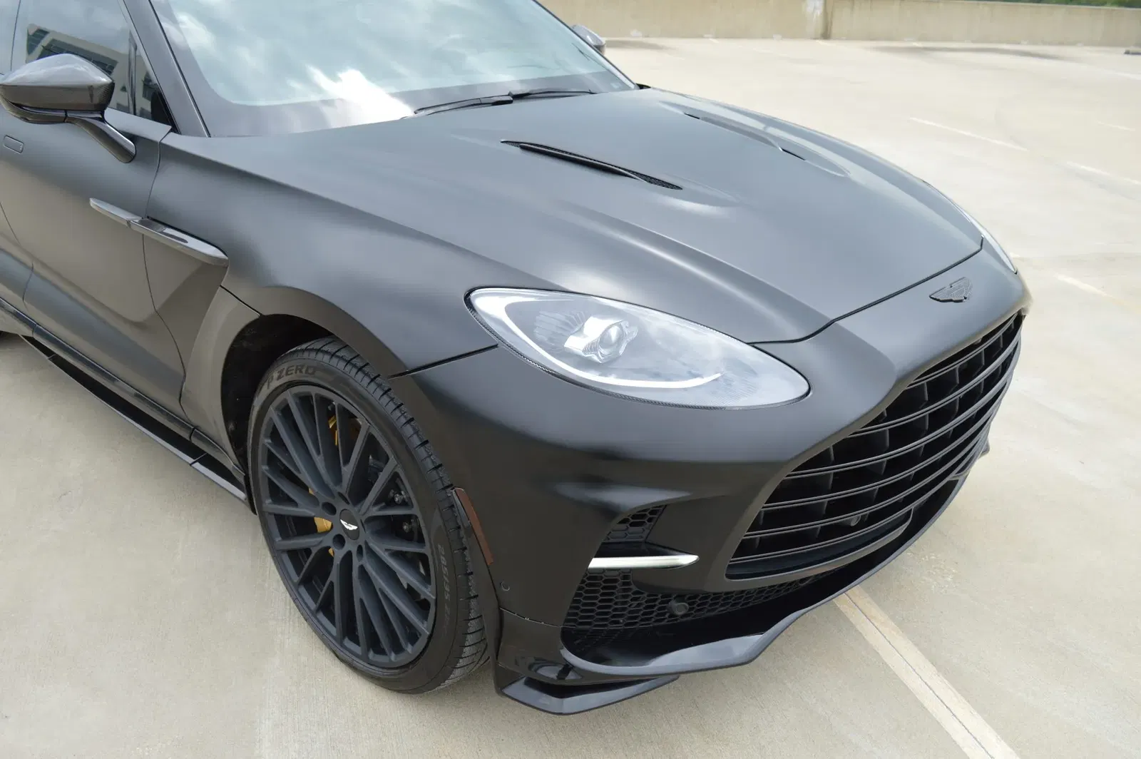 2023 Aston Martin DBX707