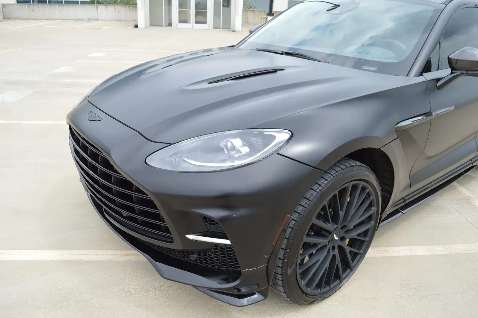 2023 Aston Martin DBX707