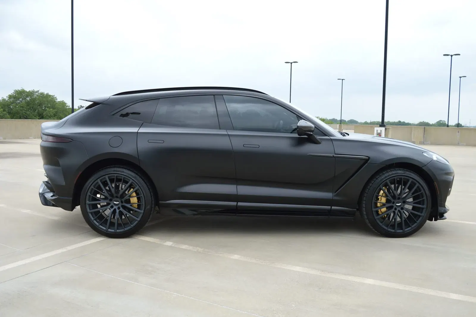 2023 Aston Martin DBX707