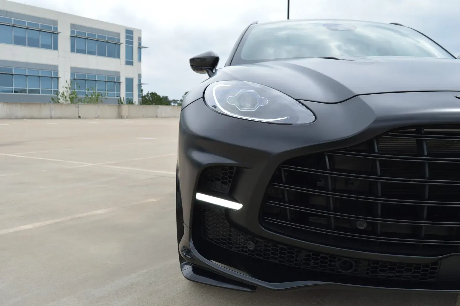 2023 Aston Martin DBX707