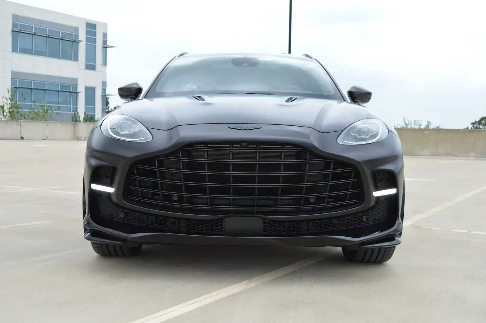 2023 Aston Martin DBX707