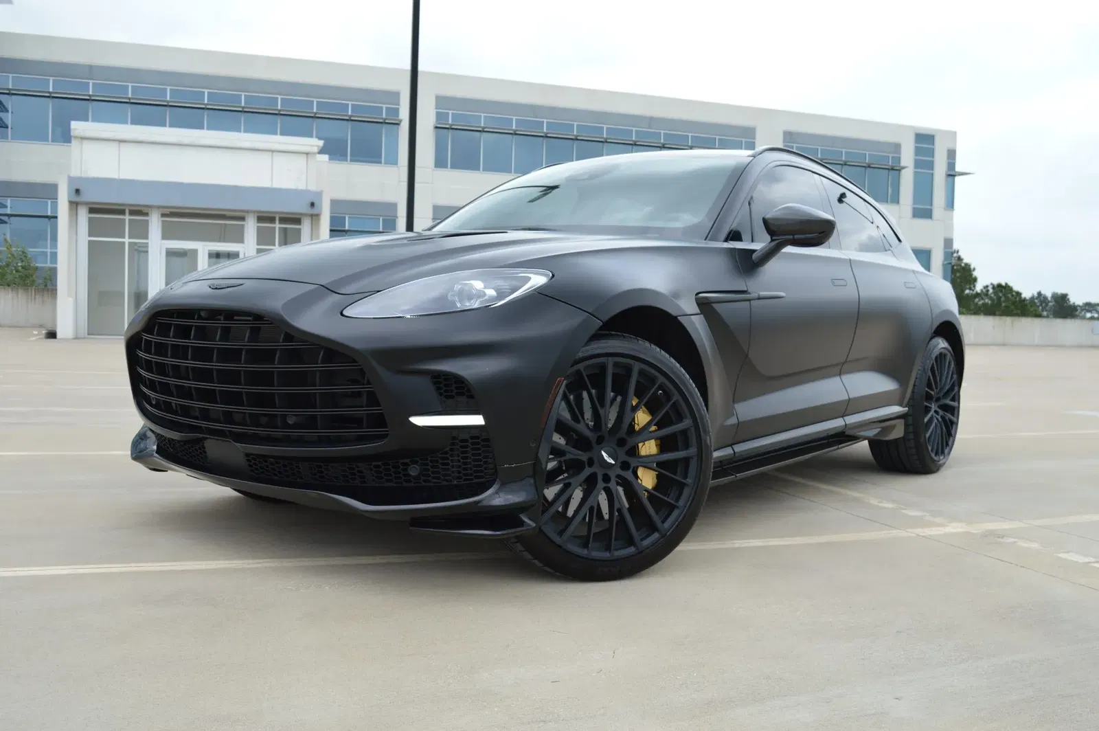 2023 Aston Martin DBX707