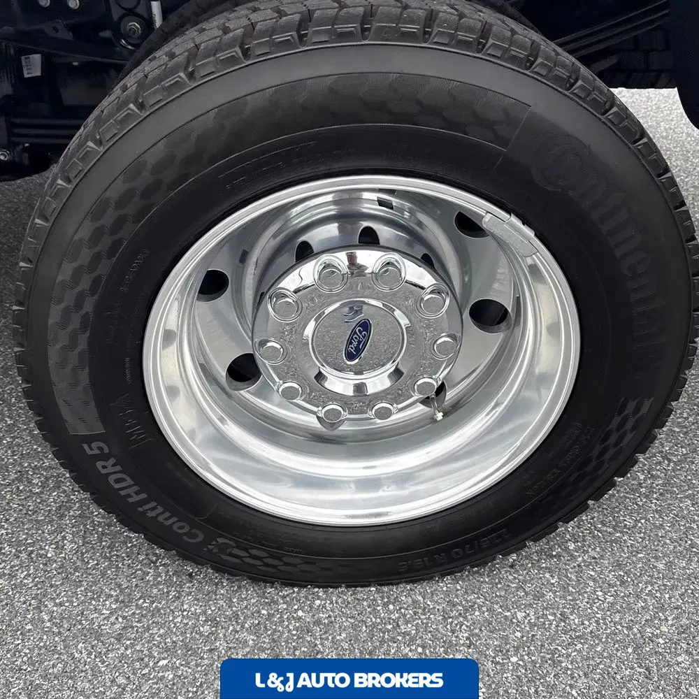 2025 Ford F-450 Super Duty Platinum