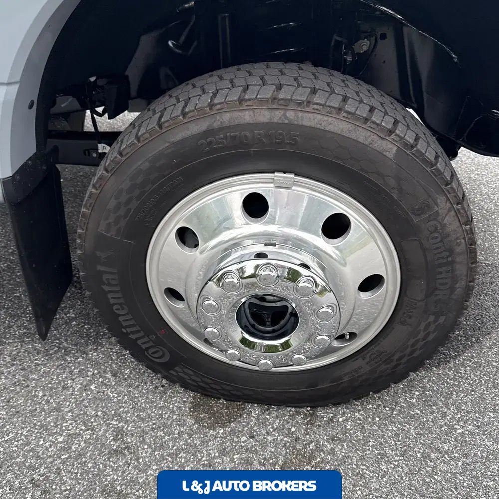 2025 Ford F-450 Super Duty Platinum