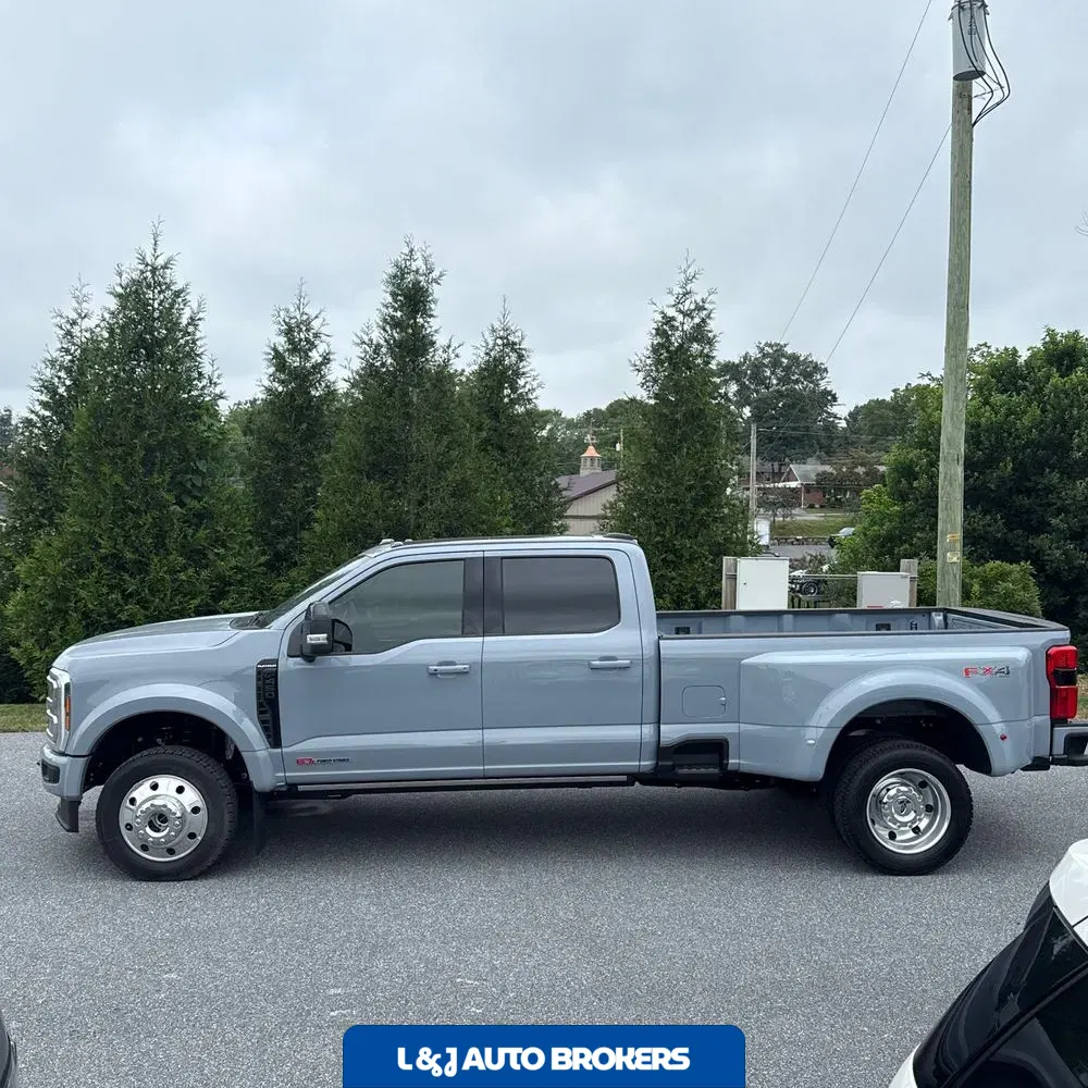 2025 Ford F-450 Super Duty Platinum