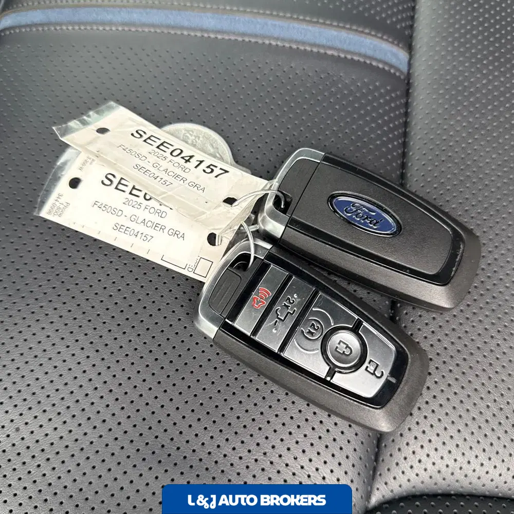 2025 Ford F-450 Super Duty Platinum