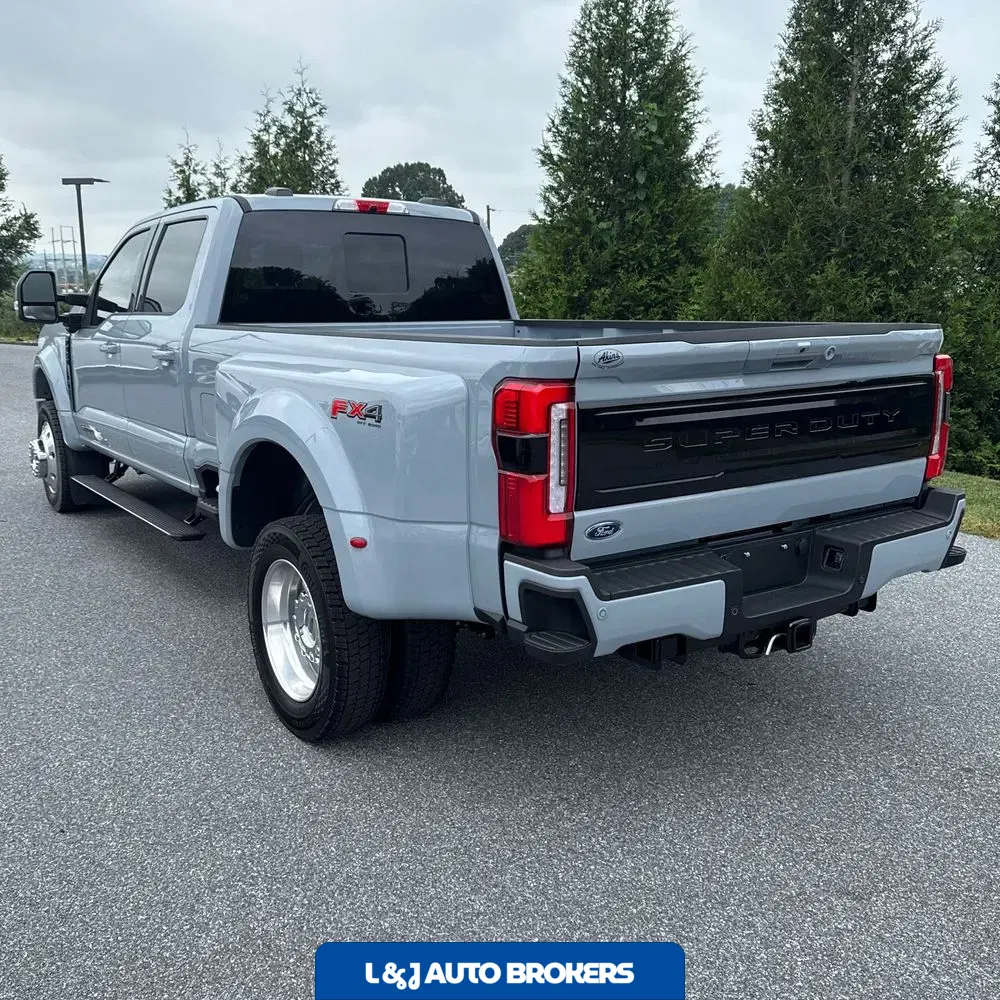 2025 Ford F-450 Super Duty Platinum