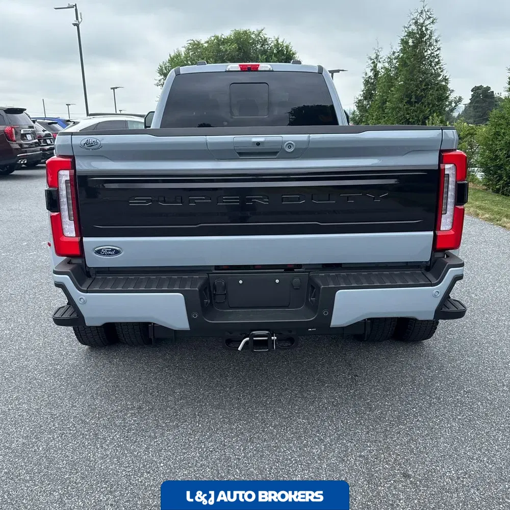 2025 Ford F-450 Super Duty Platinum