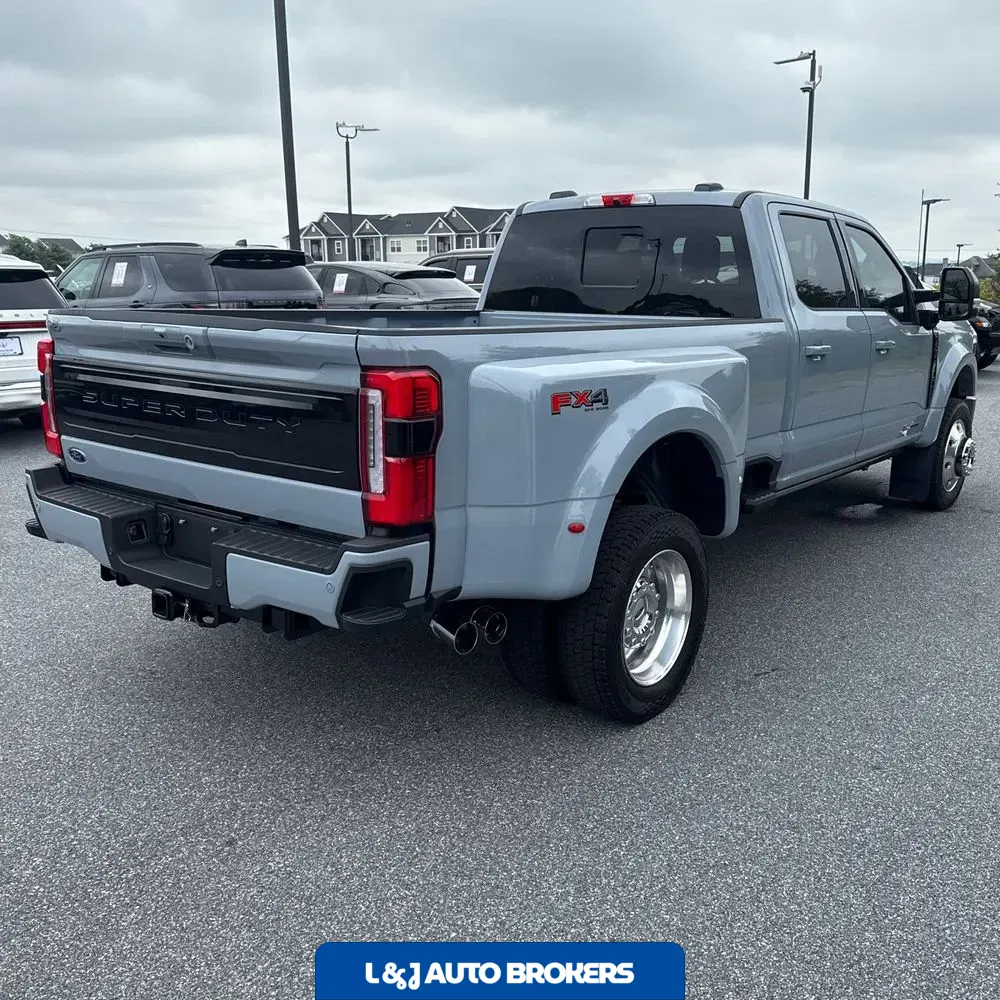 2025 Ford F-450 Super Duty Platinum