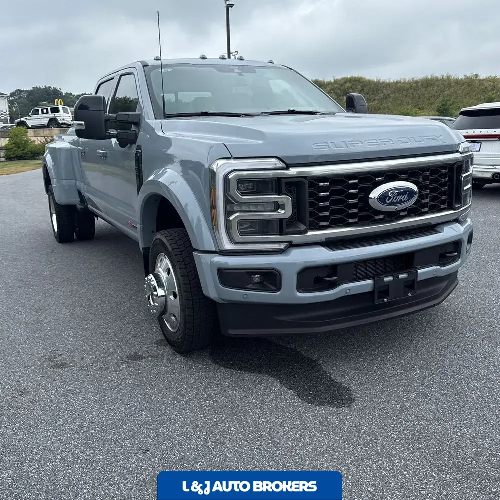 2025 Ford F-450 Super Duty Platinum