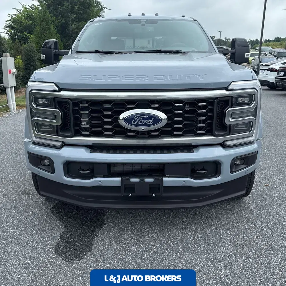 2025 Ford F-450 Super Duty Platinum