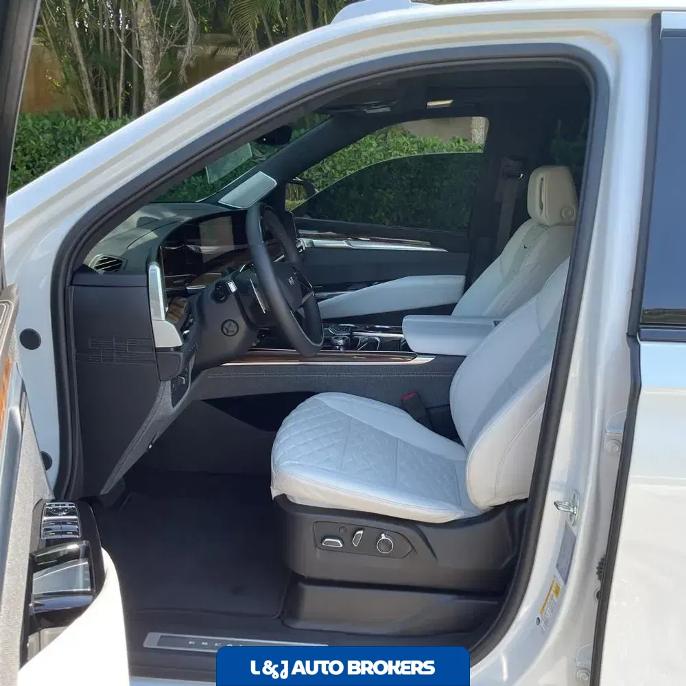 2025 Cadillac Escalade Sport Platinum
