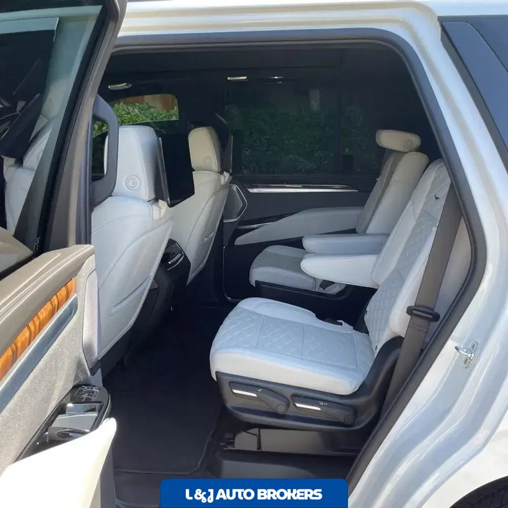 2025 Cadillac Escalade Sport Platinum
