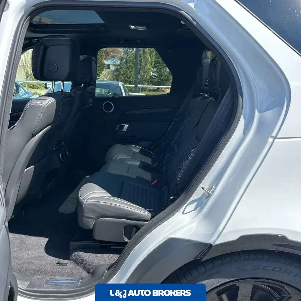 2024 Land Rover Discovery Dynamic SE P300
