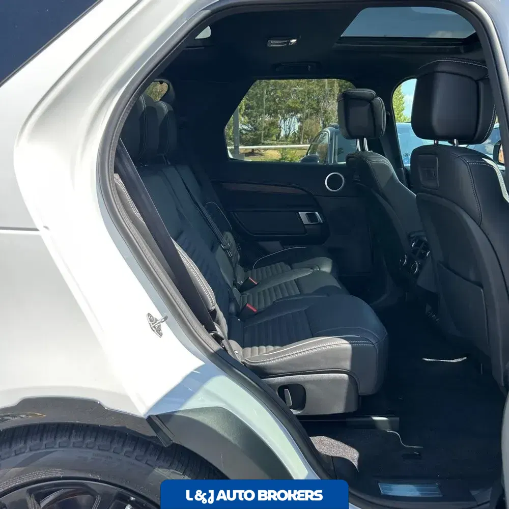 2024 Land Rover Discovery Dynamic SE P300