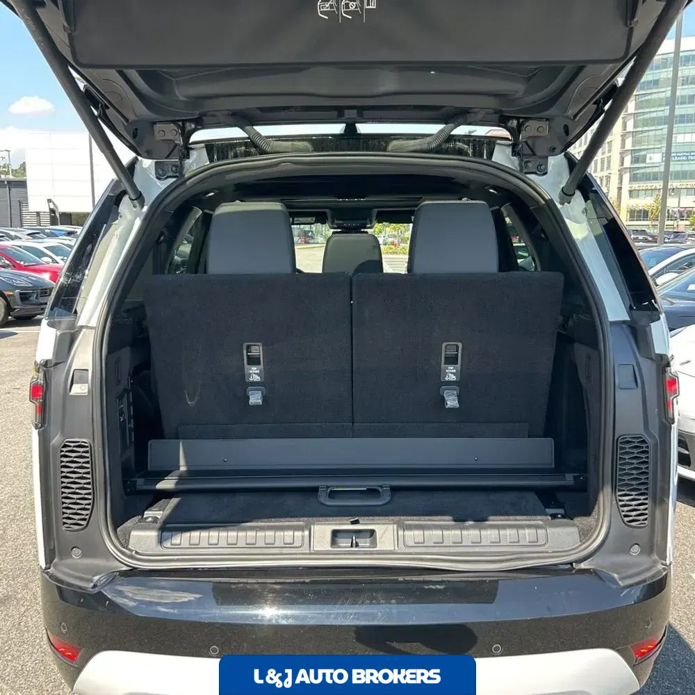 2024 Land Rover Discovery Dynamic SE P300