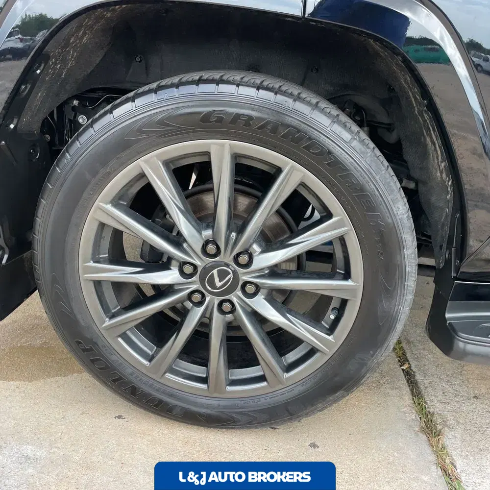 2024 Lexus LX 600 F SPORT Handling