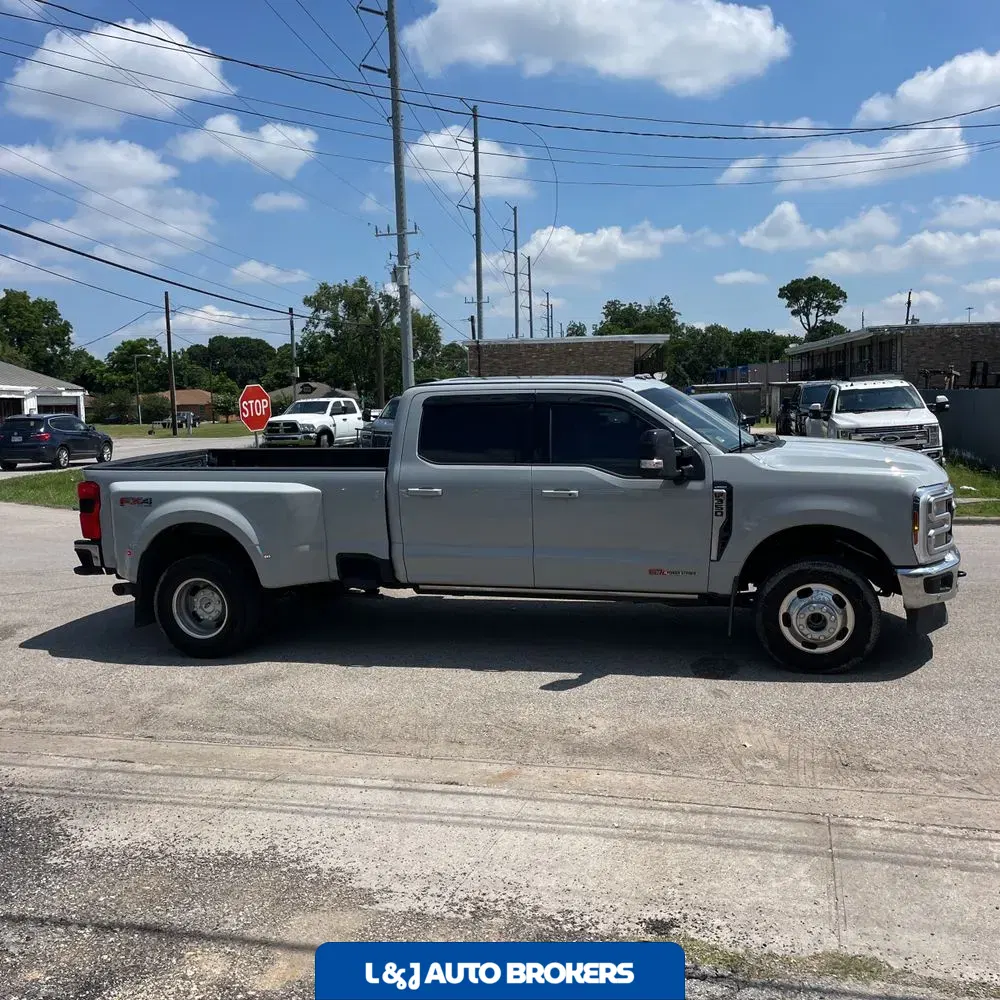 2025 Ford F-350 Super Duty Lariat