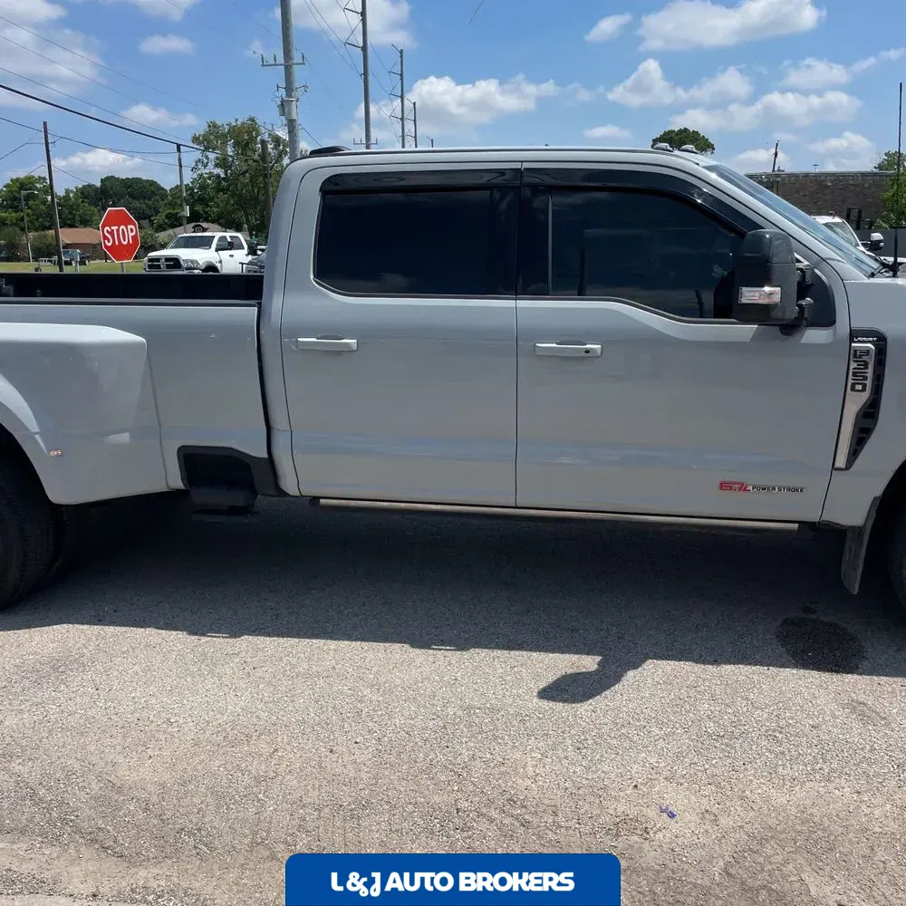 2025 Ford F-350 Super Duty Lariat