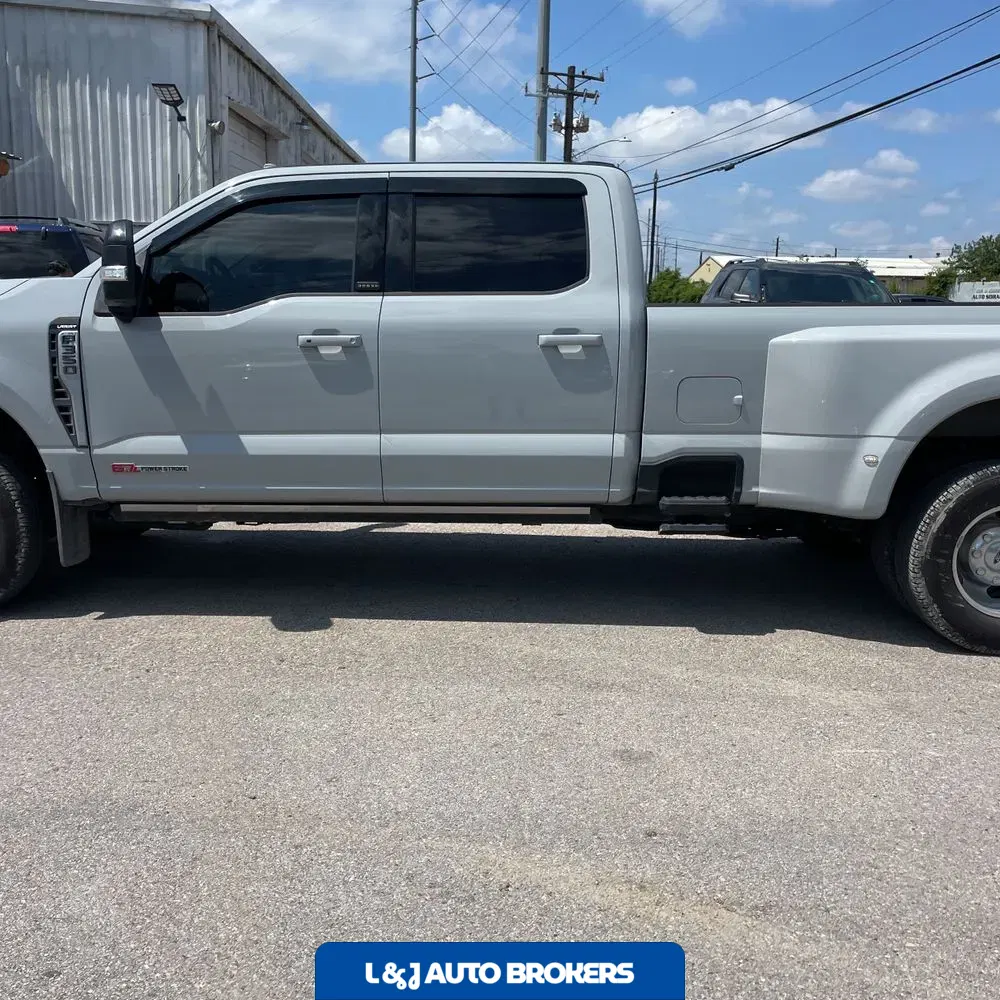 2025 Ford F-350 Super Duty Lariat