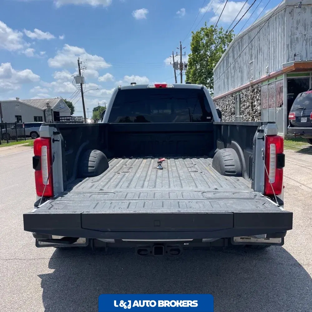 2025 Ford F-350 Super Duty Lariat