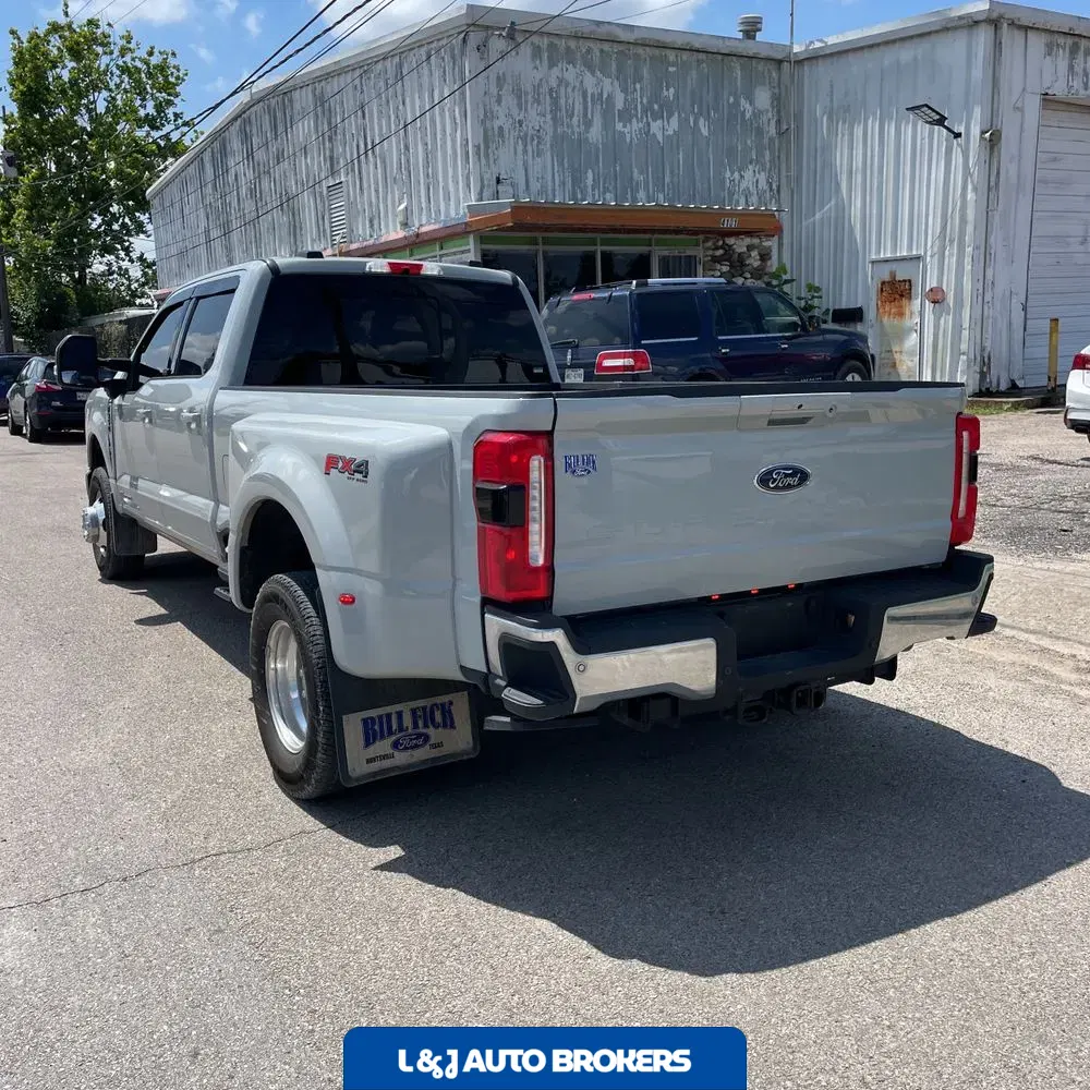 2025 Ford F-350 Super Duty Lariat