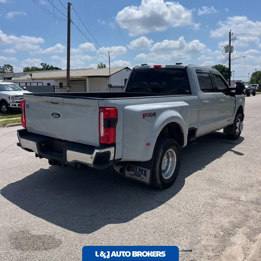 2025 Ford F-350 Super Duty Lariat