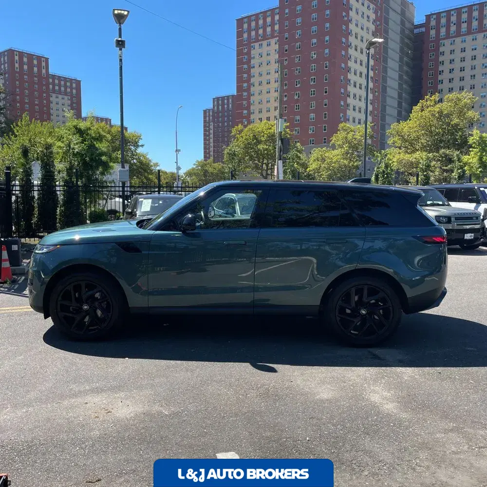 2024 Land Rover Range Rover Sport P360 SE