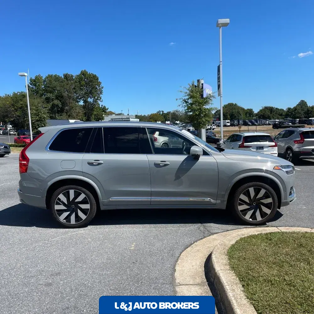 2024 Volvo XC90 T8 - Plus PHEV