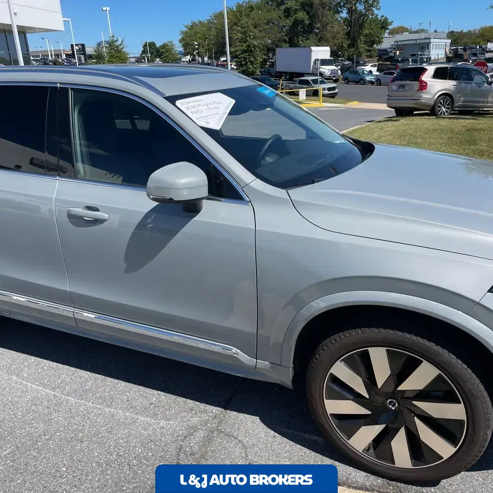2024 Volvo XC90 T8 - Plus PHEV