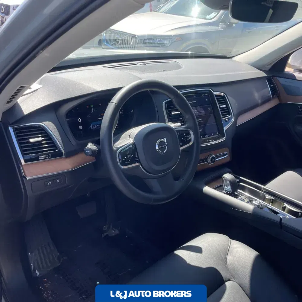 2024 Volvo XC90 T8 - Plus PHEV
