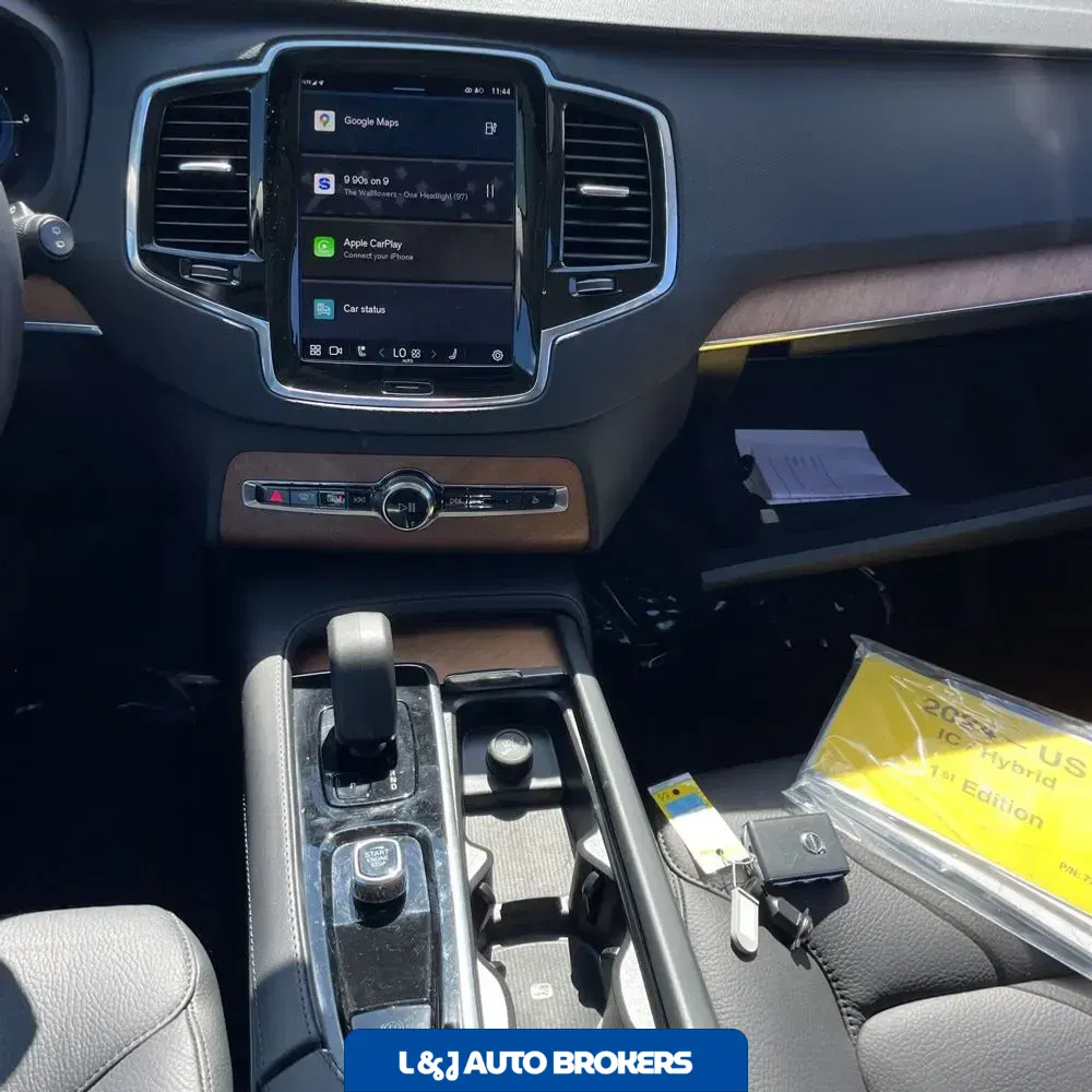 2024 Volvo XC90 T8 - Plus PHEV