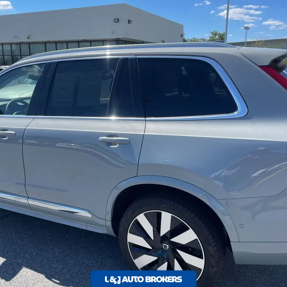 2024 Volvo XC90 T8 - Plus PHEV