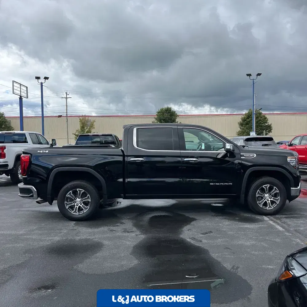 2025 GMC Sierra 1500 SLT