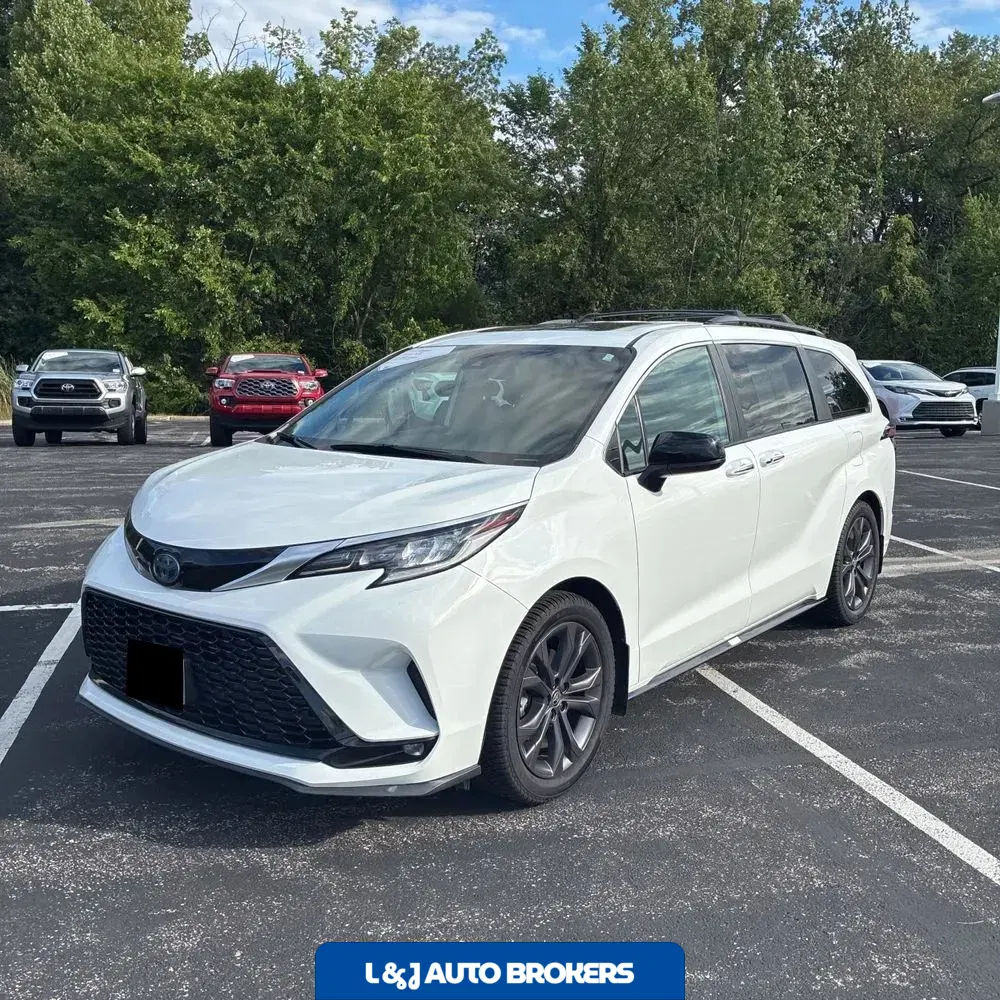 2023 Toyota Sienna XSE 7-Passenger